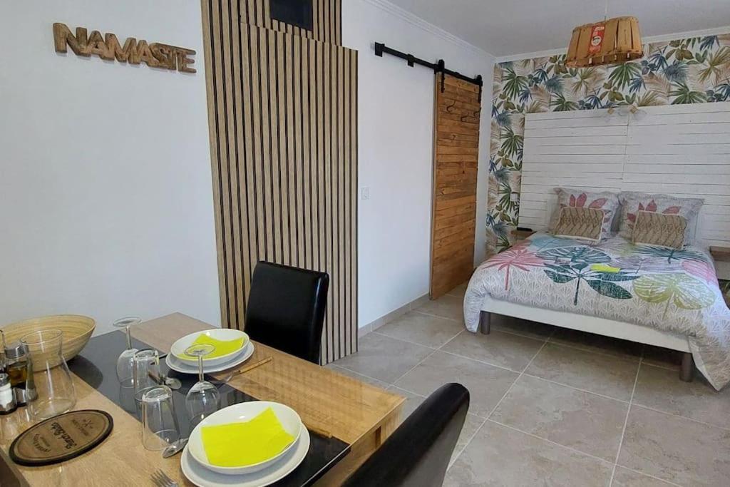 Gite De L'Olivier, Classe, Climatise, Jardin Avec Parking Gratuit Devant Le Logement Et A 5 Minutes Du Centre-Ville A Pied L'Isle-sur-la-Sorgue Luaran gambar