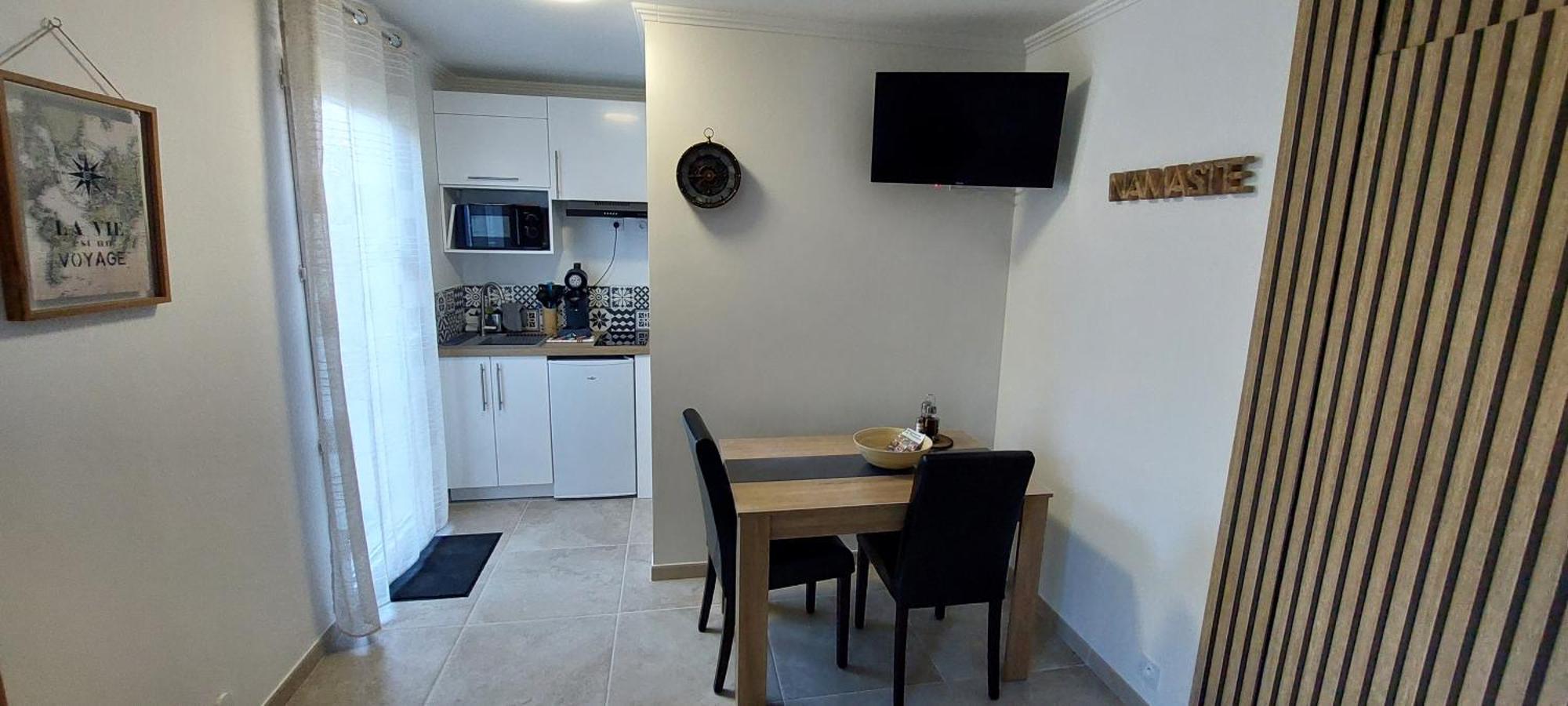 Gite De L'Olivier, Classe, Climatise, Jardin Avec Parking Gratuit Devant Le Logement Et A 5 Minutes Du Centre-Ville A Pied L'Isle-sur-la-Sorgue Luaran gambar