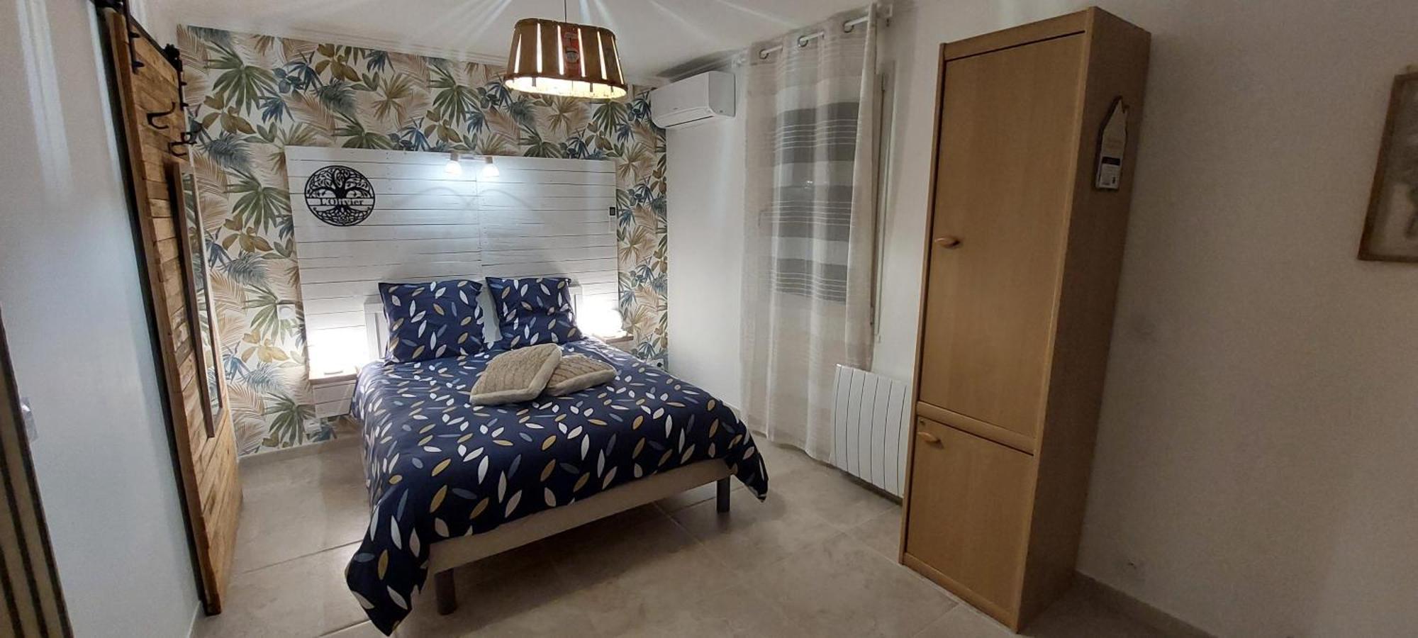 Gite De L'Olivier, Classe, Climatise, Jardin Avec Parking Gratuit Devant Le Logement Et A 5 Minutes Du Centre-Ville A Pied L'Isle-sur-la-Sorgue Luaran gambar