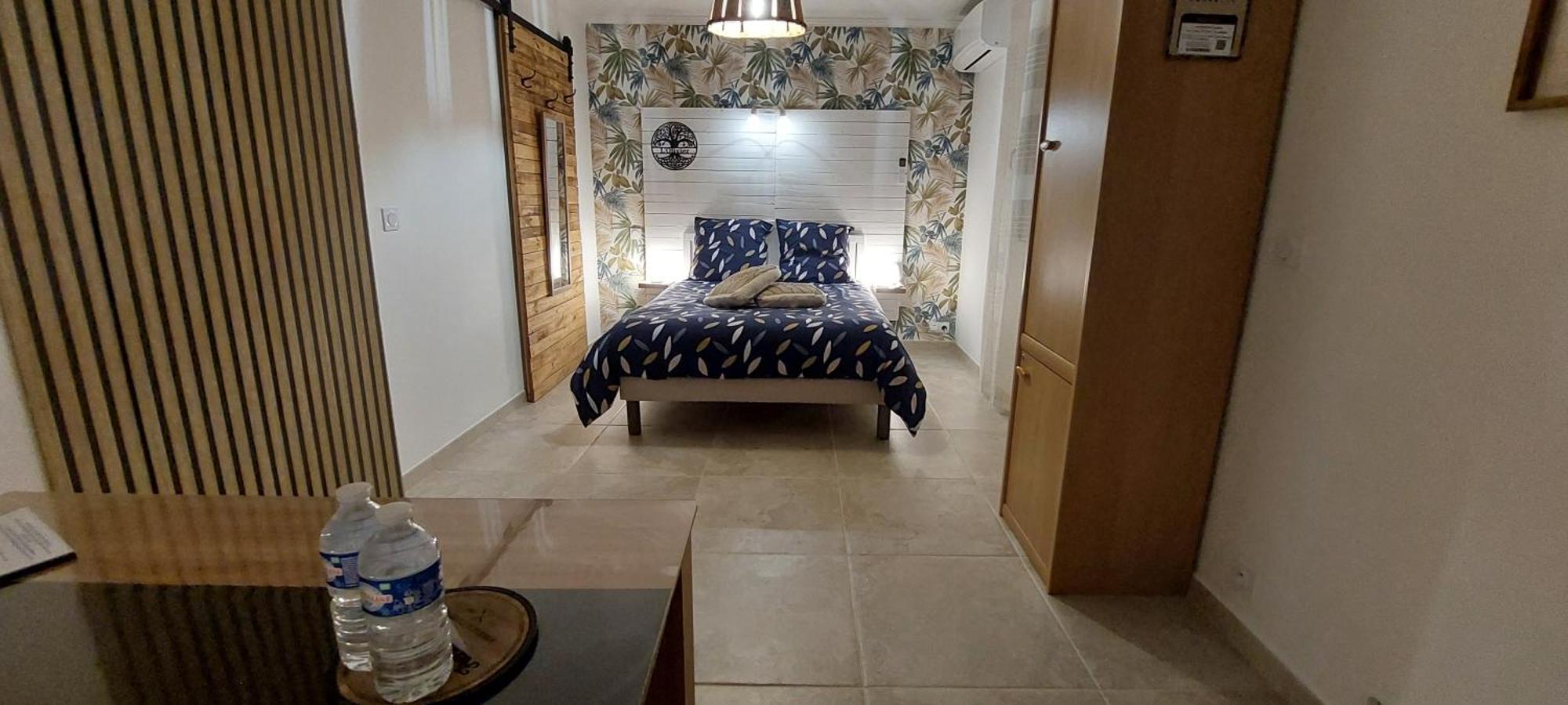 Gite De L'Olivier, Classe, Climatise, Jardin Avec Parking Gratuit Devant Le Logement Et A 5 Minutes Du Centre-Ville A Pied L'Isle-sur-la-Sorgue Luaran gambar